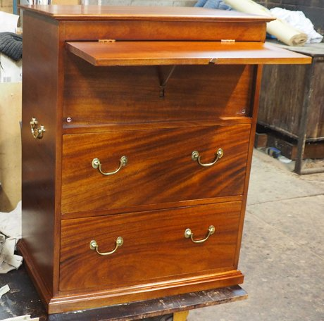 3 draw chest with pull out